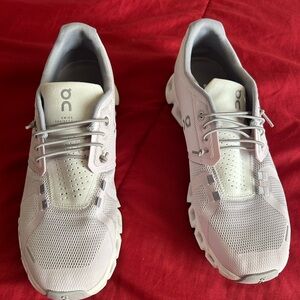 On Cloud 5 Surf Cobble beige /white Cloudtec Running Shoes Women's Size 10
